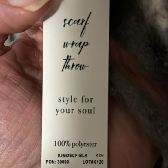 NWT jack & missy Oversized Scarf/Wrap-Plaid in Gray/Black-Twisted Fringe Detail - Picture 7 of 15